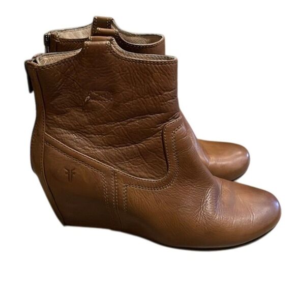 Frye Carson Cognac Brown Leather Hidden Wedge Ankle Boots Womens Size 10 - Picture 10 of 14